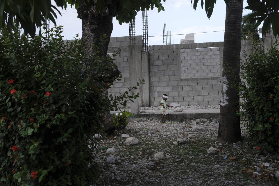 An injured boy walks through the yard of the Immaculée Conception hospital in Les Cayes, Haiti, Sunday, Aug. 22, 2021, eight days after a 7.2 magnitude earthquake hit the area. (AP Photo / Matias Delacroix)