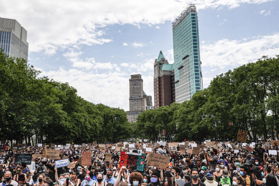 New Yorkers gather for a memorial service for George Floyd at Cadman Plaza Park in the Brooklyn borough of New York, on Thursday, June 4, 2020. Floyd, an African American man, died on May 25 after a white Minneapolis police officer pressed a knee into his neck for several minutes even after he stopped moving and pleading for air. (AP Photo/John Minchillo)