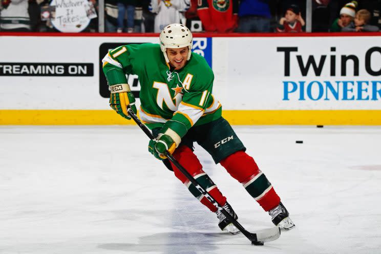 Zach Parise honors dad by wearing North Stars gear 