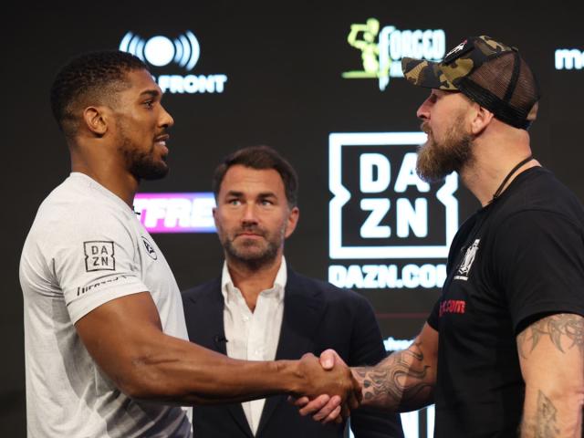 Anthony Joshua vs Robert Helenius LIVE RESULT: AJ wins by HUGE knock-out as  opponent given oxygen after the fight