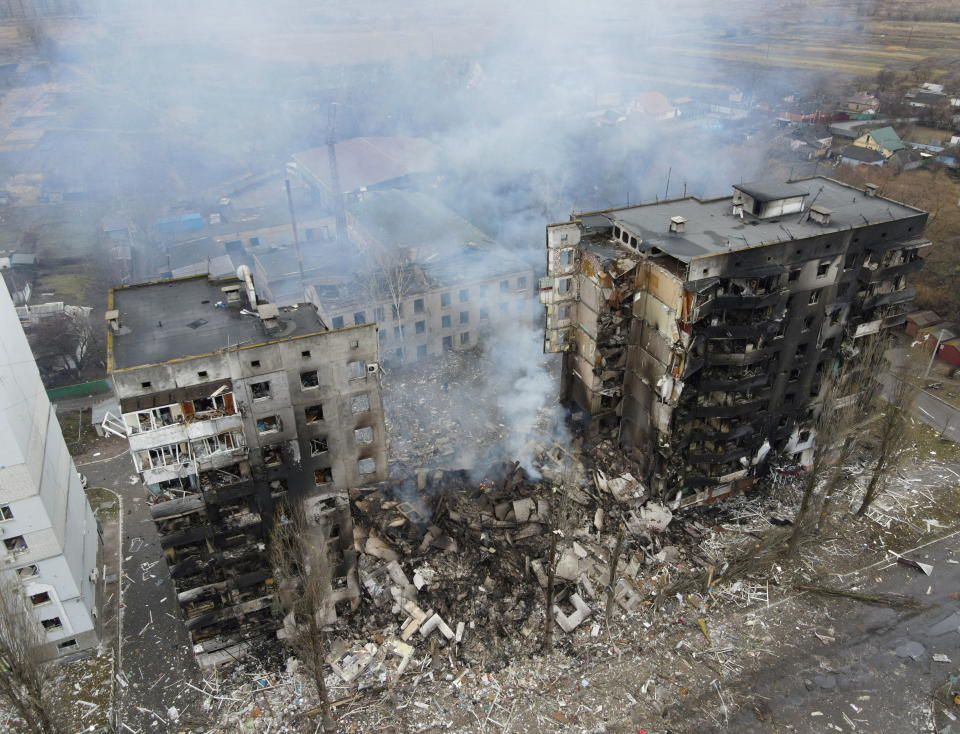 An aerial view shows a residential building destroyed by shelling, as Russia's invasion of Ukraine continues, in the settlement of Borodyanka in the Kyiv region, Ukraine March 3, 2022. Picture taken with a drone. REUTERS/Maksim Levin     TPX IMAGES OF THE DAY