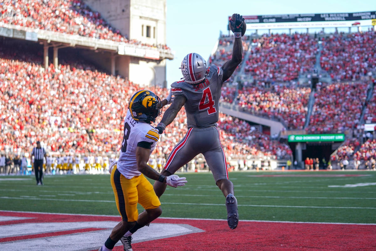 Ohio State WR Jeremiah Smith makes another one-handed TD catch in 35–7 win over Iowa