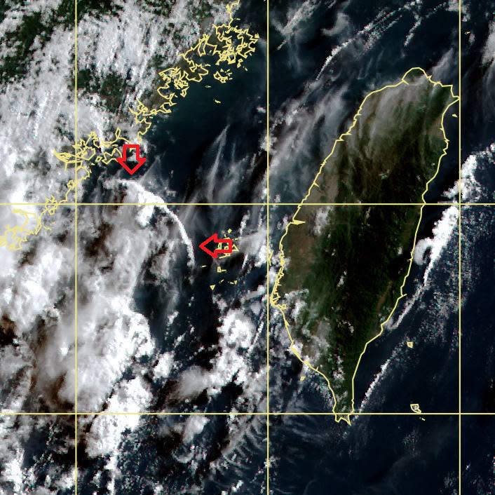 前中央氣象局長鄭明典表示，海峽上出現弧狀雲線，晚間起影響西南部。   圖：翻攝自鄭明典臉書