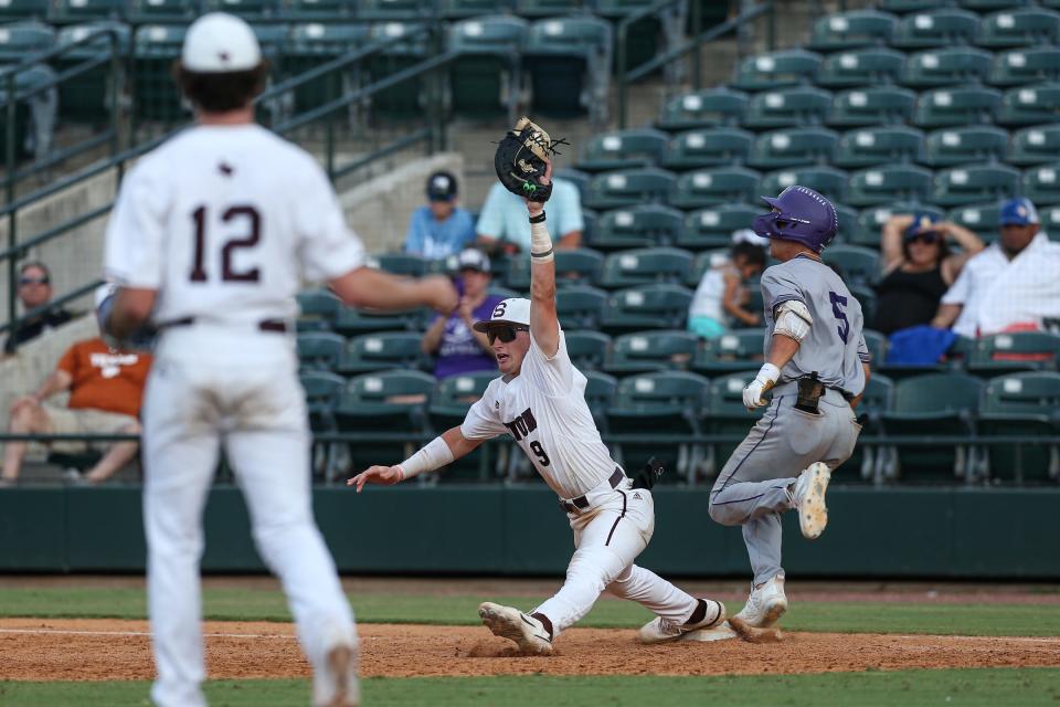 Sinton first baseman Kash Wood forces Boerne runner Riley Pechacek out during game two of the Region IV-4A final series at Whataburger Field on Friday, June 2, 2023, in Corpus Christi, Texas.