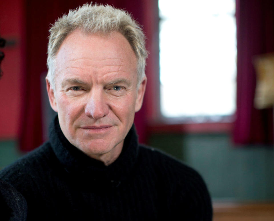 <p>“Obviamente, mis hijos saben que si caen en serios problemas les ayudaré, pero nuestra ética vital es que hay que ganarse la vida y ya les he dicho que no habrá dinero cuando yo me vaya”, contó en una entrevista en ‘The Sunday Times’ Sting. El músico británico tiene seis hijos y un patrimonio valorado en 225 millones de dólares. (Foto: Isabel Infantes / EFE). </p>