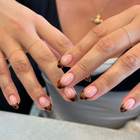 <p><a href="https://www.instagram.com/nailtherapy.co/p/C5AX647J1lr/" data-component="link" data-source="inlineLink" data-type="externalLink" data-ordinal="1">@nailtherapy.co</a>/Instagram</p>