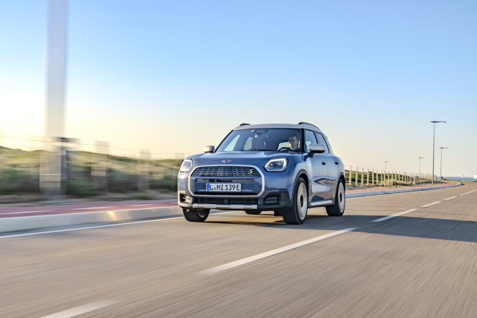 [新聞圖片二] MINI首款純電休旅MINI Countryman SE ALL4，注入更多越野及運動感的風格。.jpg