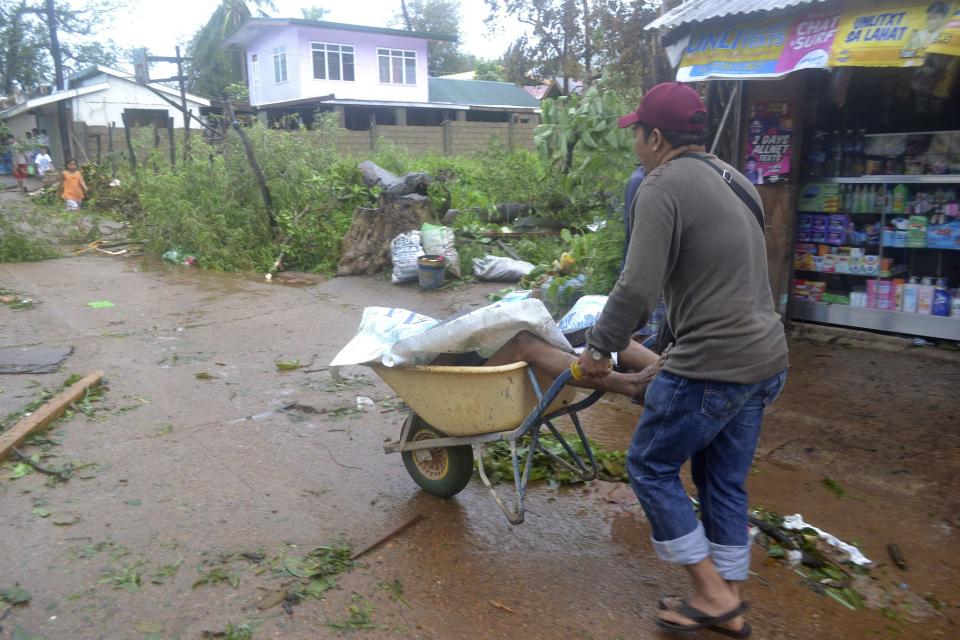 ATTENTION EDITORS - VISUAL COVERAGE OF SCENES OF INJURY OR DEATH A resident uses a wheelbarrow to recover the body of a victim after Typhoon Haiyan hit the municipality of Coron, Palawan province in central Philippines November 9, 2013. Typhoon Haiyan, possibly the strongest storm ever to hit land, has devastated the central Philippine city of Tacloban, killing at least 100 people and destroying most houses in a surge of flood water and high winds, officials said on Saturday. The toll of death and damage is expected to rise sharply as rescue workers and soldiers reach areas cut off by the massive storm, now barrelling out of the Philippines towards Vietnam. REUTERS/Office of the Mayor of Coron, Palawan/Handout via Reuters (PHILIPPINES - Tags: DISASTER ENVIRONMENT) ATTENTION EDITORS - THIS IMAGE WAS PROVIDED BY A THIRD PARTY. FOR EDITORIAL USE ONLY. NOT FOR SALE FOR MARKETING OR ADVERTISING CAMPAIGNS. NO SALES. NO ARCHIVES. THIS PICTURE WAS PROCESSED BY REUTERS TO ENHANCE QUALITY. AN UNPROCESSED VERSION WAS PROVIDED SEPARATELY. TEMPLATE OUT