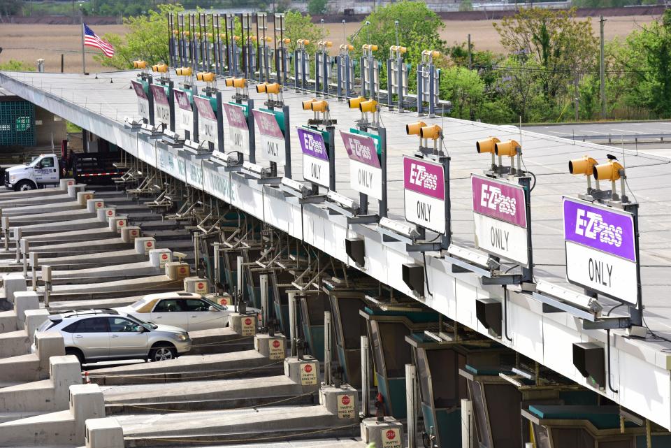 Cash tolls will return on the New Jersey Turnpike and Garden State Parkway on Tuesday May 19th at 6:30 AM. Cash tolls were suspended on March 24th as a precaution against the spread of Covid-19 and all tolls were collected either by E-ZPass or by the temporary toll-by-mail process. Toll collectors will be wearing gloves, face masks, and plastic face shields and drivers who intend to pay with cash are encouraged to wear face masks as they travel through the toll lanes.