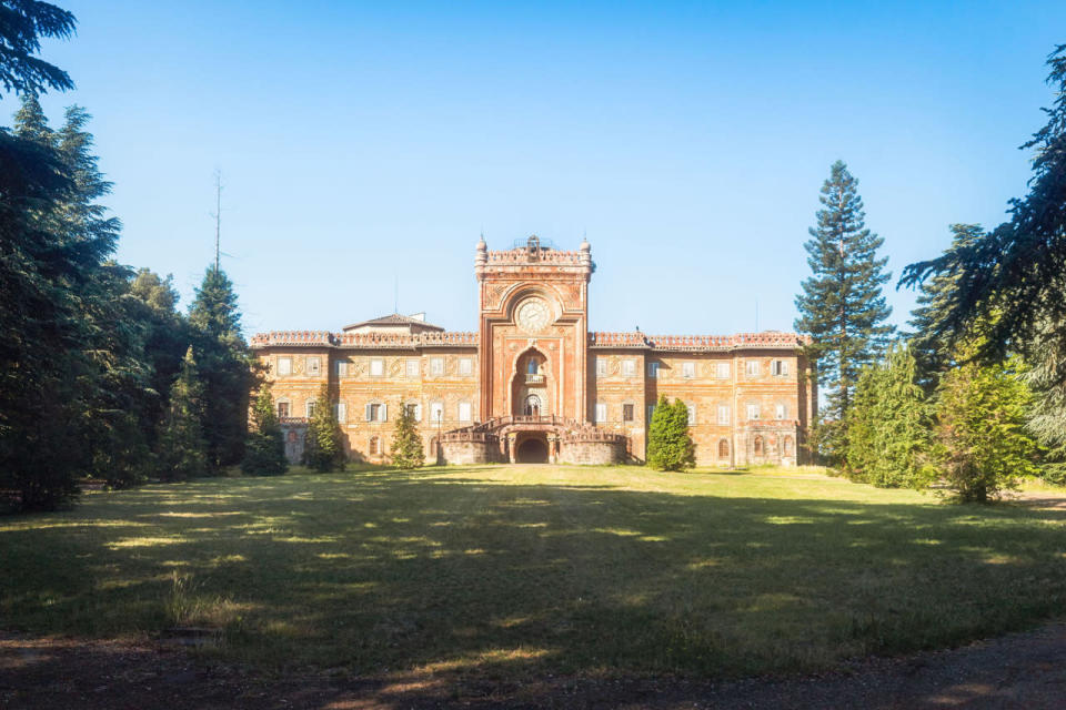 Abandoned Tuscany castle