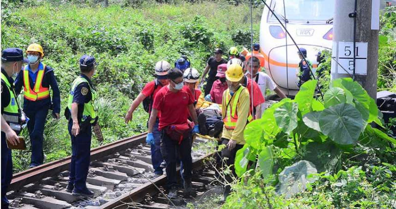 太魯閣408車次2日上午發生嚴重事故，造成50人死亡、200人輕重傷，全台傾力救援也救不回寶貴的生命。（圖／翻攝畫面）