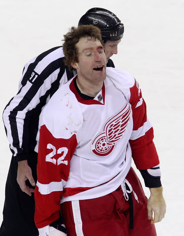 MIKE COMMODORE ÉCHANGÉ AU LIGHTNING - Les Red Wings de Détroit ont échangé le défenseur Mike Commodore au Lightning de Tampa Bay en retour d'un choix de septième ronde. (Photo de Mike Ridewood/Getty Images)