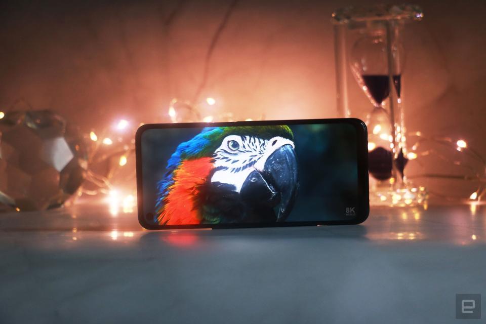 <p>OnePlus Nord N200 5G. An image of a parrot on the OnePlus Nord N200's 6.49-inch screen against a backdrop with fairy lights.</p>
