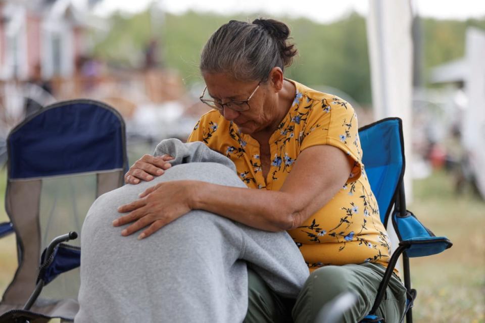 <div class="inline-image__caption"><p>Annie Sanderson comforts her granddaughter, who was close with Gloria Lydia Burns, one of killed on James Smith Cree Nation after a stabbing spree.</p></div> <div class="inline-image__credit">David Stobbe/Reuters</div>