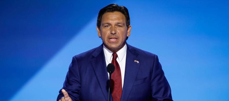 Ron DeSantis menandatangani undang-undang anti-woke untuk menghentikan bank membekukan rekening bank warga Florida berdasarkan politik mereka