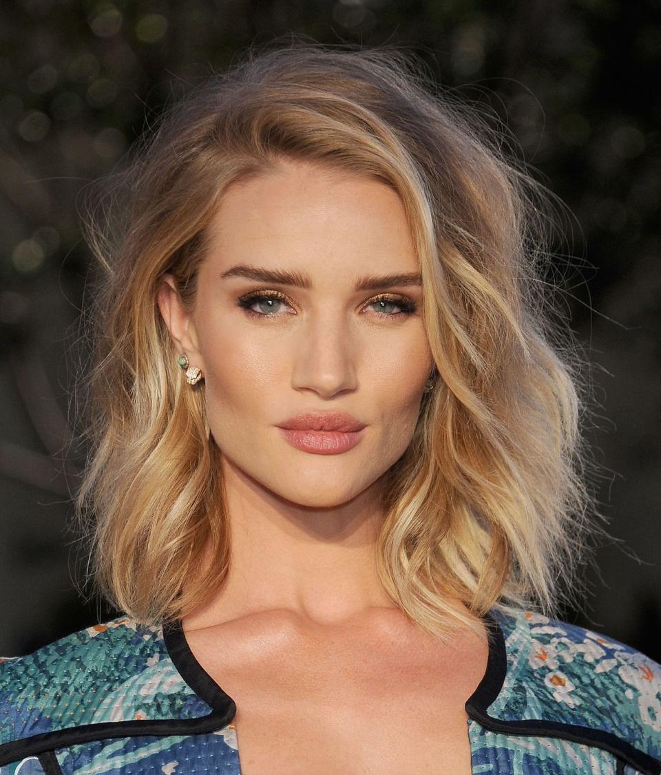 <p>The textured lob of our dreams, Rosie H-W went to friend and hairstylist George Northwood for her mid length 'do.</p>