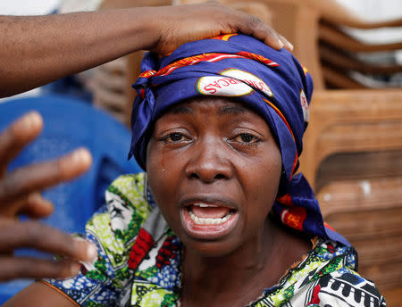 A Congolese woman cries for her husband, who according to witnesses was killed when security forces burned down the headquarters of the main opposition party Union for Democracy and Social Progress (UDPS), in front of a UDPS office in Kinshasa, Democratic Republic of Congo, September 22, 2016. REUTERS/Goran Tomasevic