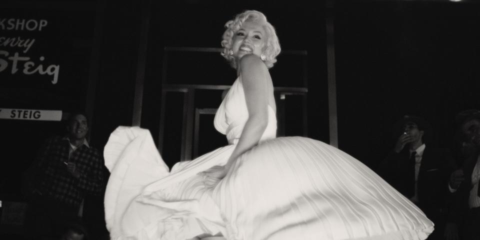 Ana de Armas as Marilyn Monroe in a white dress