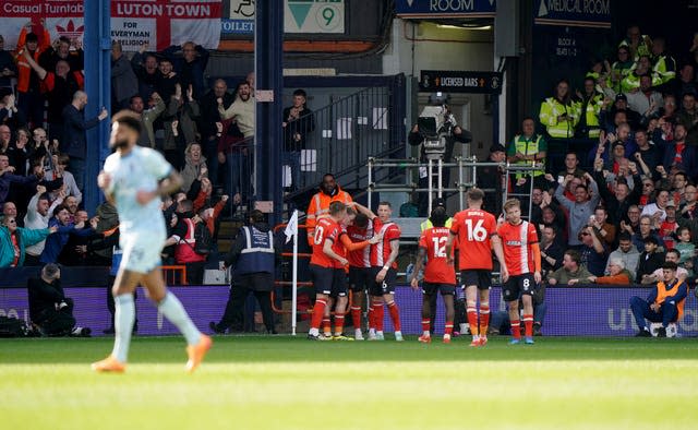 Carlton Morris celebrates with his Luton team-mates