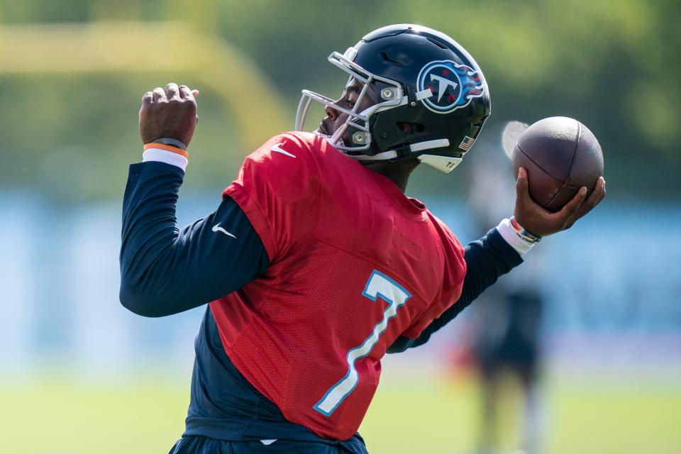 Tennessee Titans quarterback Malik Willis (7) throws a pass during a training camp practice at Ascension Saint Thomas Sports Park Monday, Aug. 15, 2022, in Nashville, Tenn. 