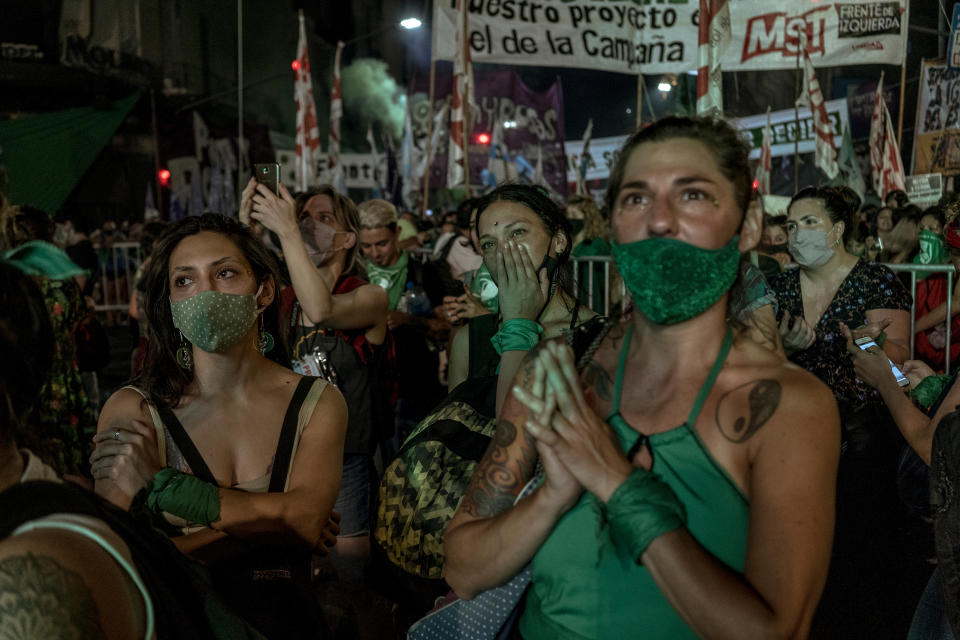 Partidarias del derecho al aborto celebraron en Buenos Aires cuando Argentina se convirtió en el mayor país de América Latina en legalizar el aborto. (Sarah Pabst/The New York Times)