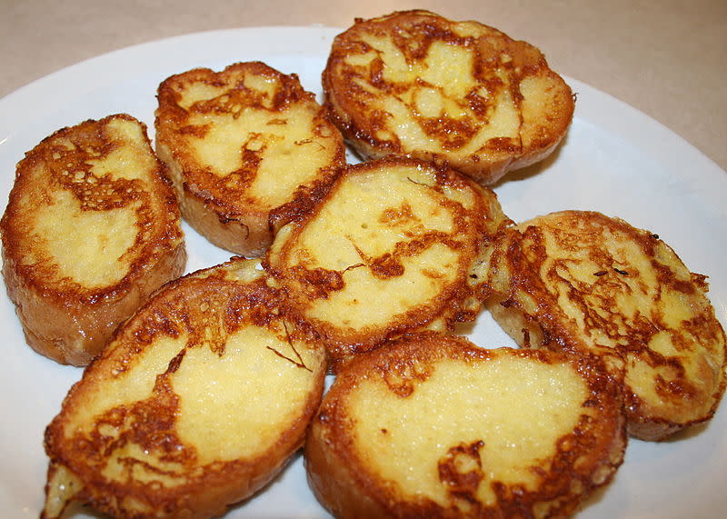 “Creative Commons FrenchToast” by Jonathunder is licensed under CC BY 3.0 