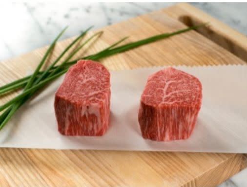 <strong>How It Works:</strong> <a href="https://fave.co/2XESLl7" target="_blank" rel="noopener noreferrer">DeBragga</a> has humble beginnings in New York City's Meatpacking District and now ships a wide variety of meats across the country. <br /><strong>Offerings: </strong>A variety of steaks, poultry, pork, sausage, duck and more.<br /><strong>Pricing: </strong>Find <a href="https://fave.co/2Acv1MX" target="_blank" rel="noopener noreferrer">3 pounds of New York strip steaks for $100</a> and 2 pounds of <a href="https://fave.co/3d7rgqE" target="_blank" rel="noopener noreferrer">grass-fed beef burgers for $20</a>. Shipping starts at $10.<br /><strong>How To Try It</strong>: Visit <a href="https://fave.co/2XESLl7" target="_blank" rel="noopener noreferrer">DeBragga</a>