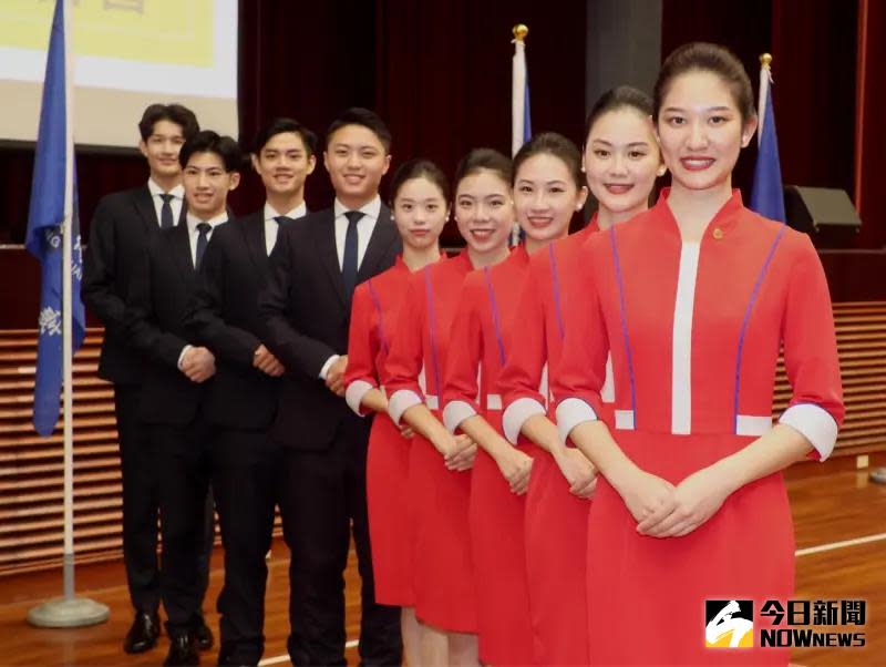 ▲銘傳大學國慶禮賓大使今（28）日亮相，展現專業的接待服務。（圖／記者陳明中攝，2023.09.28）