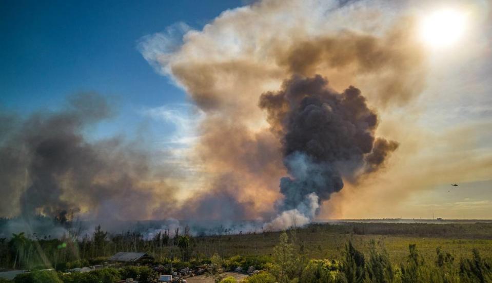 View of heavy smoke caused by a grass fire in the SW 137 Avenue and 8 Street area in Miami, on Sunday, April 14, 2024. Pedro Portal/pportal@miamiherald.com