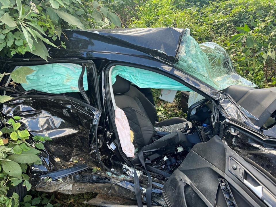 友邦史瓦帝尼在4月28日發生嚴重車禍，導致農技團冷姓技師重傷，何姓男友送醫不治，車輛損害嚴重。讀者提供