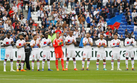 Soccer Football - Ligue 1 - Olympique Lyonnais v FC Nantes - Groupama Stadium, Lyon, France - April 28, 2018 Lyon players applaud in tribute Henri Michel before the match REUTERS/Emmanuel Foudrot