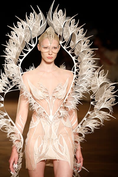 Iris-van-Herpen-White-Cut-Out