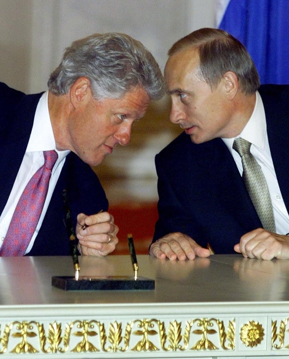 President Clinton, left, and Russian President Vladimir Putin speak after signing agreements at the Kremlin in Moscow, Sunday June 4, 2000.