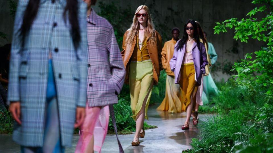 A model presents creations by Gucci at a fashion show in the Turbine Hall at Tate Modern, in London, Britain May 13, 2024. 