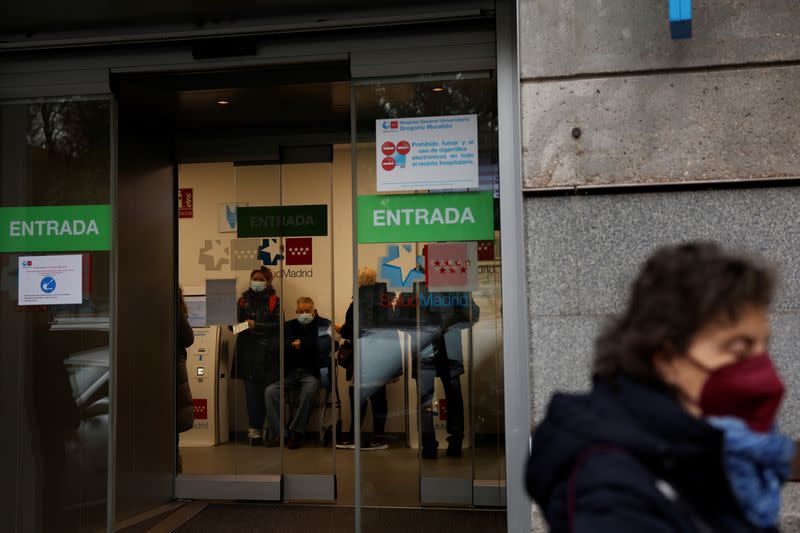 Spain set to re-introduce mandatory mask rule at hospitals and health centers as flu, COVID hits Europe