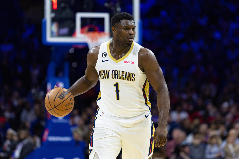 2 januari 2023;  Philadelphia, Pennsylvania, VS;  New Orleans Pelicans forward Zion Williamson (1) in actie tegen de Philadelphia 76ers tijdens het derde kwartaal in Wells Fargo Center.  Verplicht tegoed: Bill Streicher-USA TODAY Sports