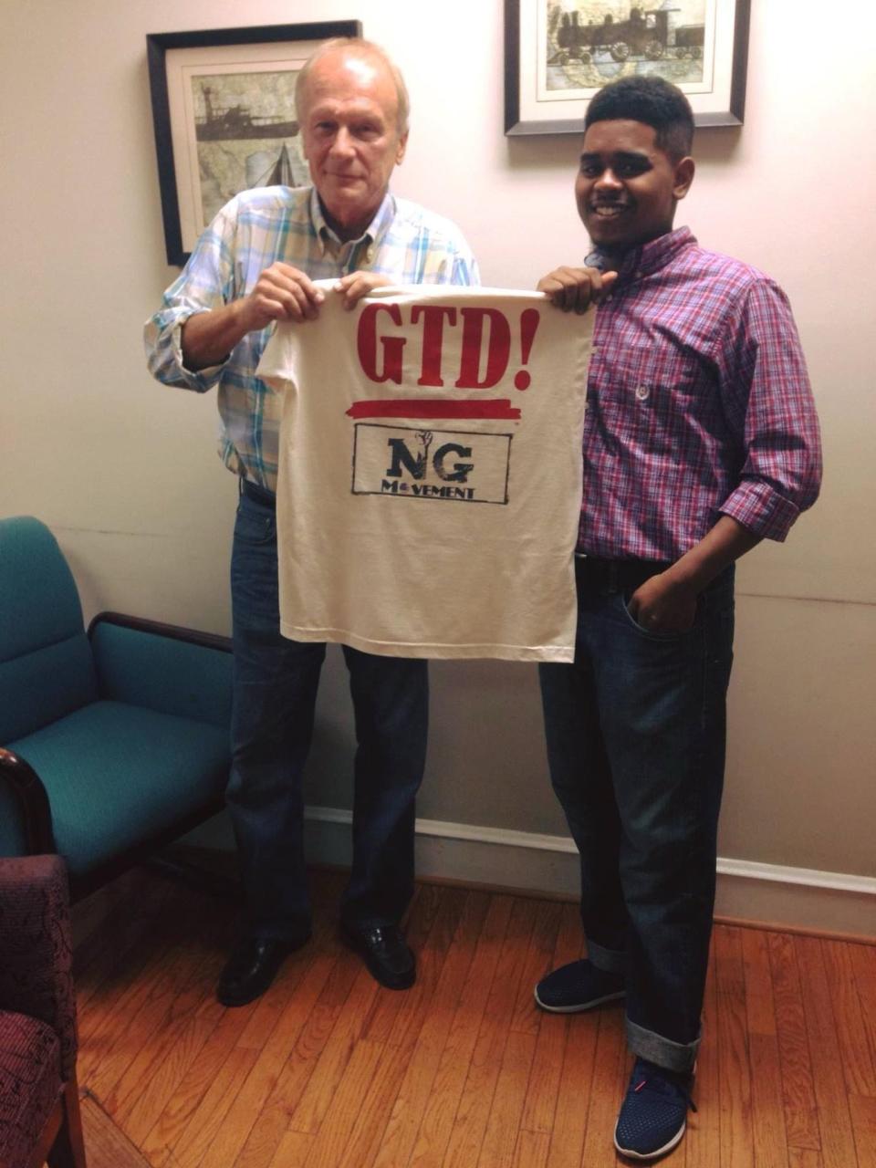 Former Sen. Robert I. Marshall (left), along with Keith James, show off a campaign T-shirt during the 2016 Wilmington mayoral race.