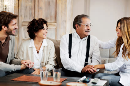 Hacer las paces con los padres mejora las relaciones de pareja - iStockphoto