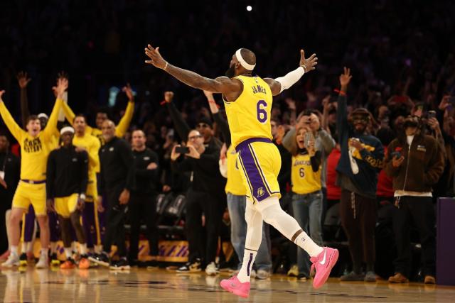 LeBron James breaks NBA all-time scoring record, surpassing Kareem  Abdul-Jabbar