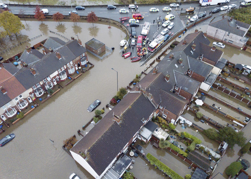 Homes are submerged by rising flood water, Yarborough Terrace, Doncaster, November 08 2019. A Severe Flood warning is in place for the village as river levels continue to rise. See SWNS story SWLEflood.