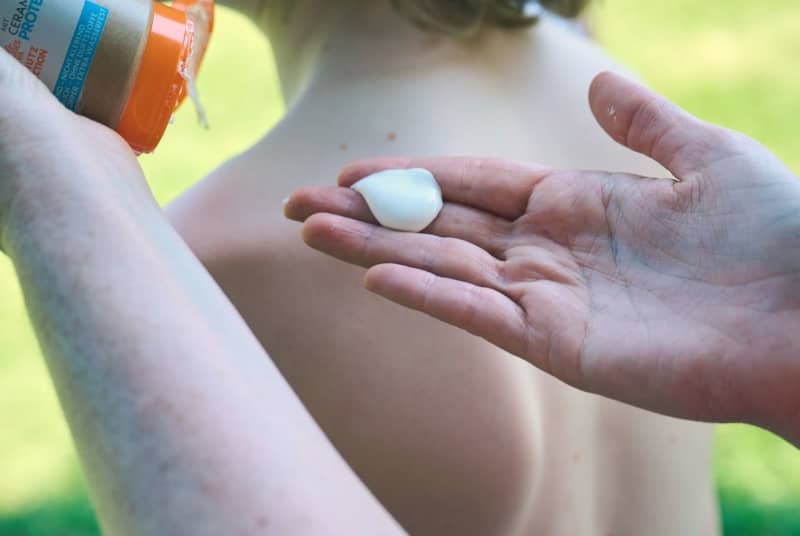 It's important to apply a generous amount of sunscreen before stepping out into the sun. It's also important to reapply it at intervals, but experts say there's a limit to how long you can stay in the sun with the sunscreen on. Annette Riedl/dpa