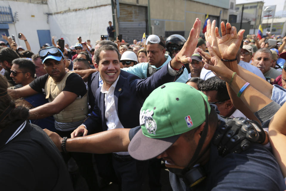 FOTOS | Enfrentamientos en Venezuela tras llamado de Guaidó a la rebelión militar