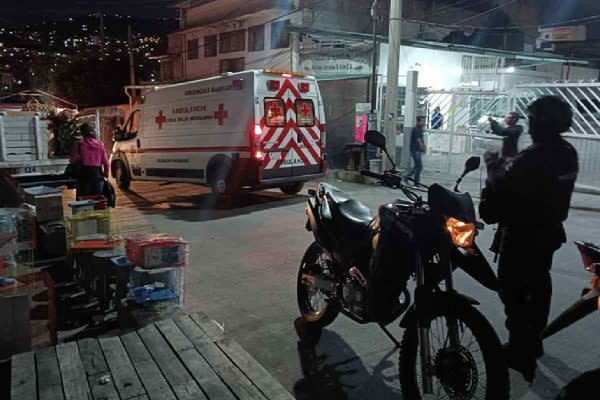 Elementos de seguridad y médicos atienen ataque a transportistas en Chilpancingo, Guerrero.