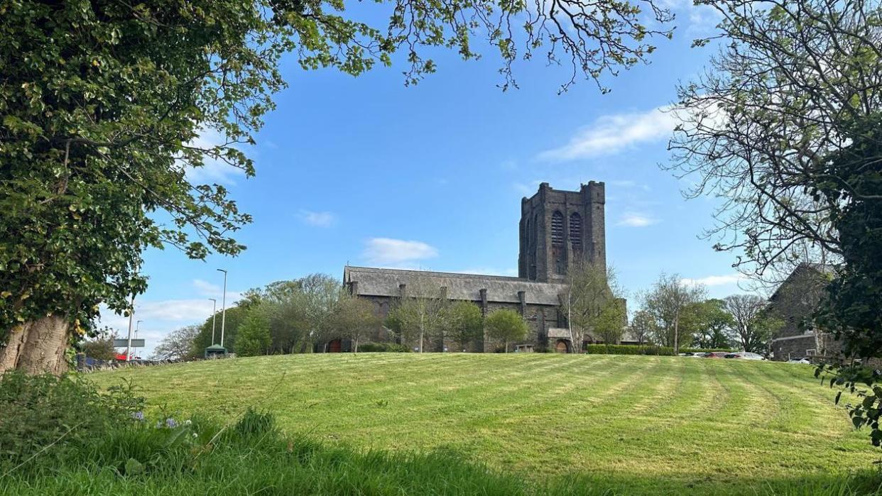 St Ninian's Church and surrounding grounds