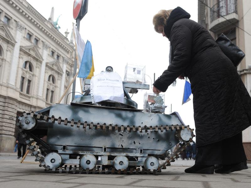 Spendenbox für die ukrainische Armee in Form eines Panzers. Foto: Andreas Gebert