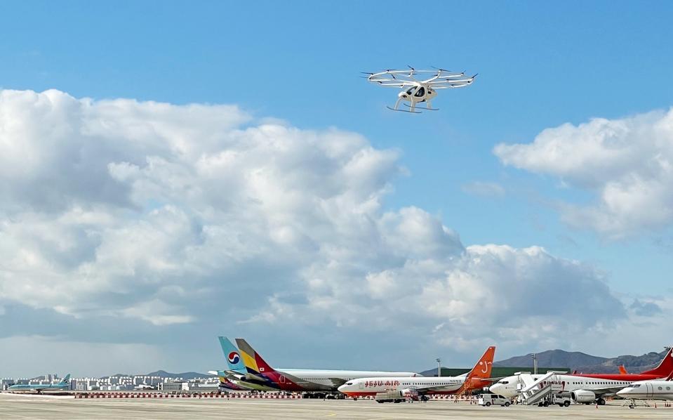 韓國在首爾金浦機場測試空中計程車。   圖：翻攝自Volocopter GmbH臉書