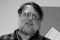 <p><b>Ray Tomlinson -</b> Père du @ et de l'e-mail, Ray Tomlinson est mort samedi 5 mars 2016 d'une crise cardiaque. Il avait 74 ans. <br>Après des études à l'Institut polytechnique Rensselaer et un stage chez IBM, il avait poursuivi sa formation au MIT. et avait inventé les bases de ce qui deviendrait l'e-mail en concevant deux programmes : le SNDMSG et le “Readmail”. Il était l'auteur du tout premier e-mail de l'histoire : “QWERTUYOP”, un message test.</p>