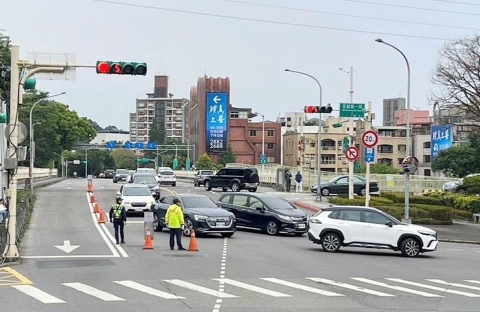 陽明山仰德大道與至誠路口上山處將設有管制點。（翻攝畫面）