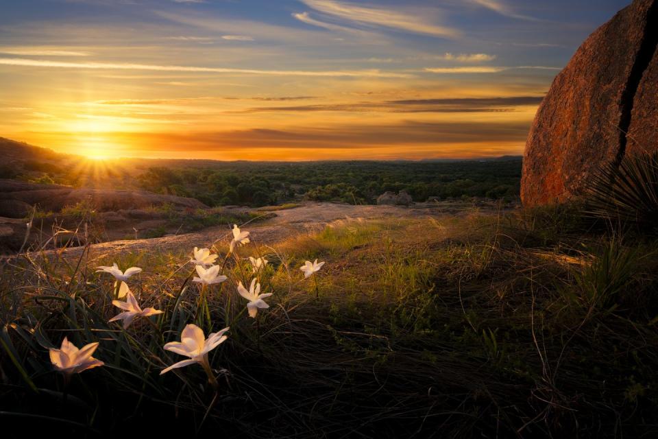 sunrise on enchanted rock