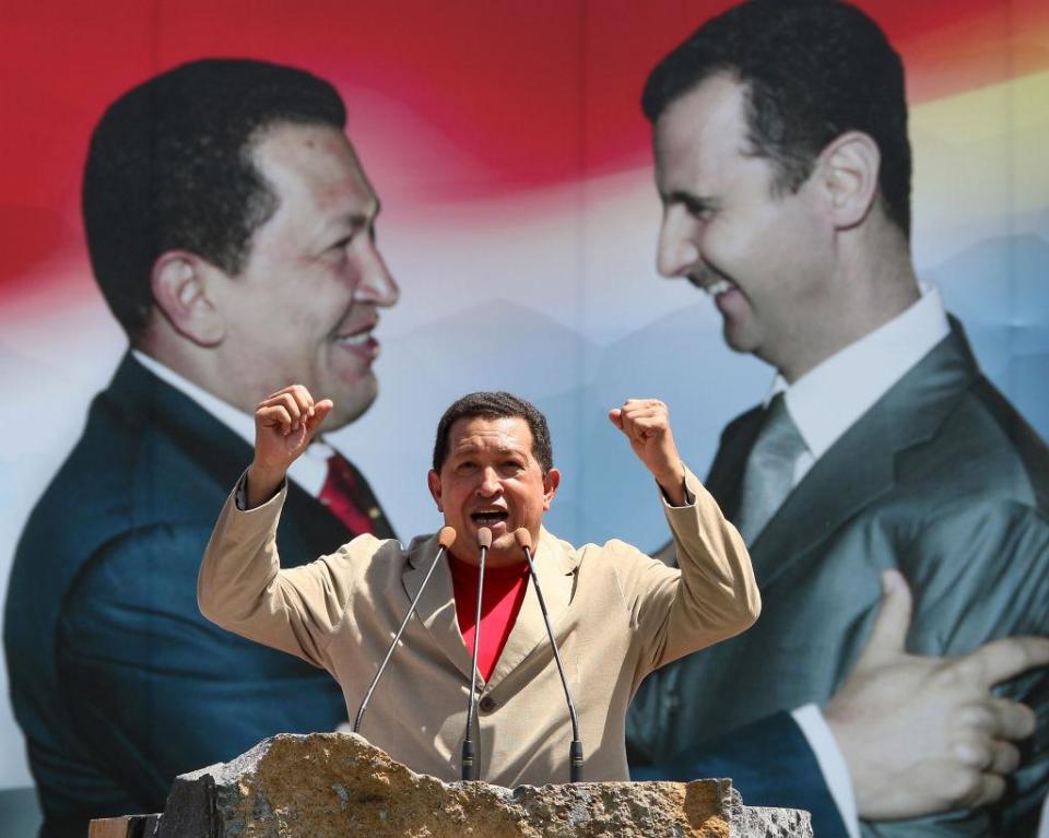 Chávez dando un discurso en Siria.